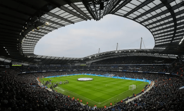 替补登场，吉鲁收获职业生涯欧战赛事百场里程碑（吉鲁替补亮相，职业生涯欧战第100场达成）