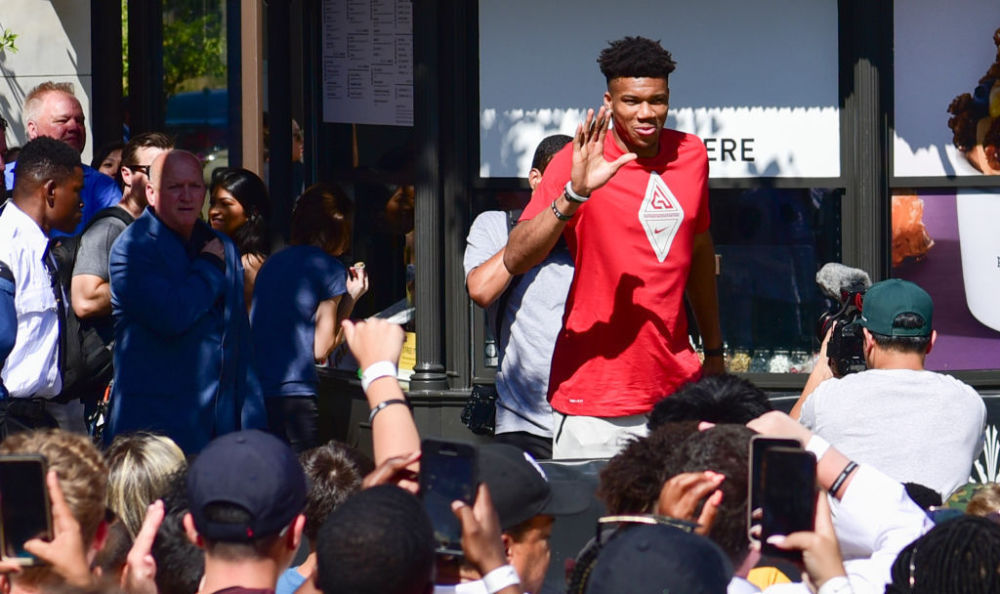 斯科尔斯、卡拉格都认为：哈白布是足球历史上最佳中场组合（斯科尔斯与卡拉格一致认为：哈白布是足坛史上最强中场三人组）