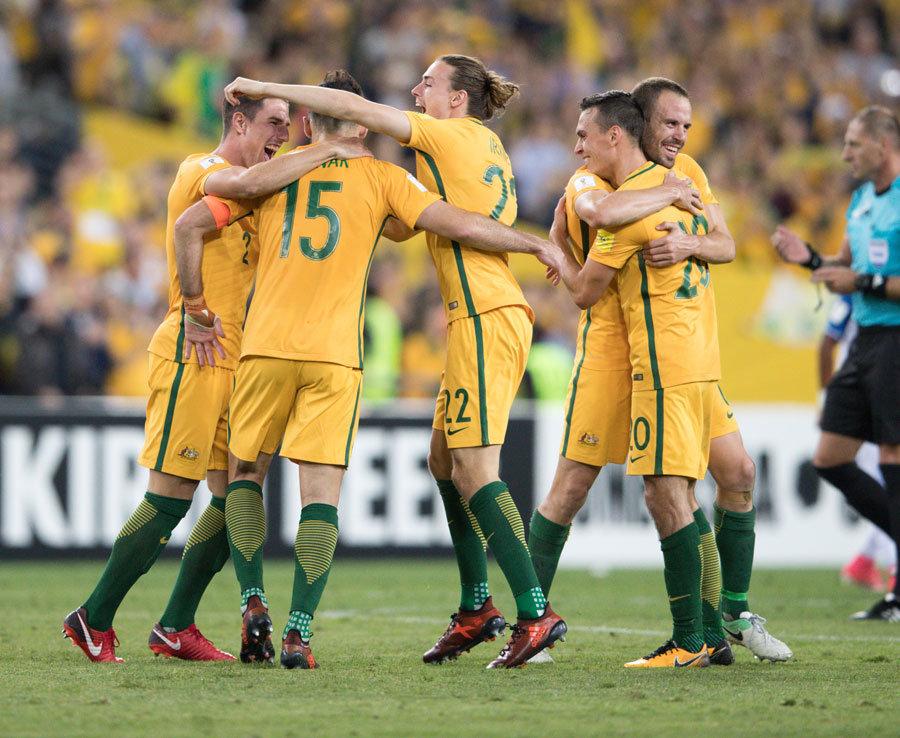 广东男篮在俱乐部杯赛中以90-70战胜广州男篮，小将王洪泽表现突出，阵容实力强劲。（俱乐部杯：广东90-70力克广州，王洪泽高光，阵容实力尽显）