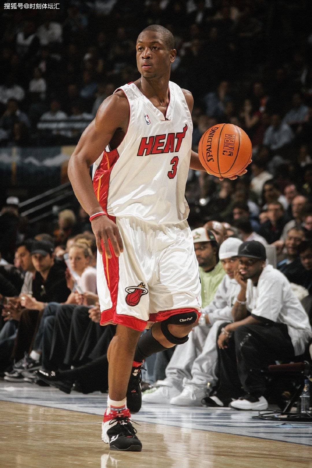 赛事前瞻：雷霆VS太阳，谁将率先挺进半决赛？（焦点之战：雷霆与太阳，谁能率先闯入半决赛？）