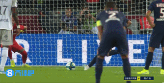 足球英超本轮最佳阵公布，新援发挥亮眼（英超本轮最佳阵容出炉，新援表现抢眼）