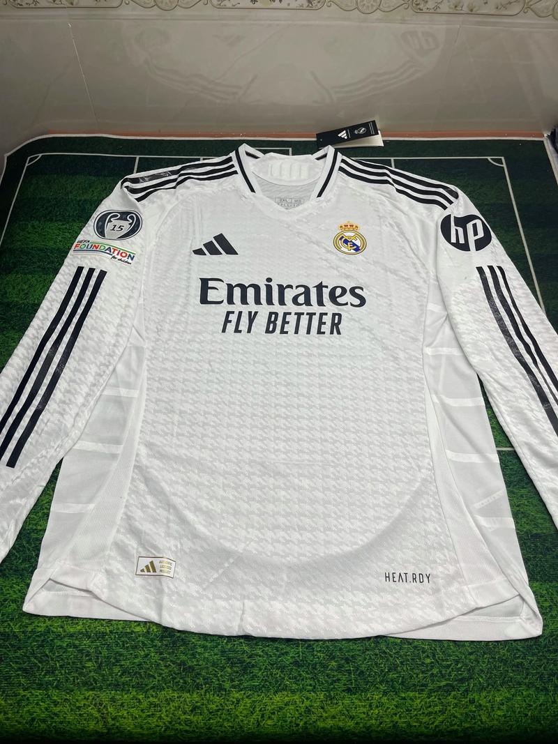 赫内斯：卡尔只踢3场德甲就和梅西相提并论，实在是太夸张了（赫内斯质疑将仅出战3场德甲的卡尔与梅西相提并论：言过其实）