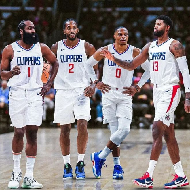 斯玛特：我和塔图姆时有联系他现在精神状态很好 祝愿他早日康复（斯玛特：与塔图姆常联系，他精神状态良好，祝他早日康复）