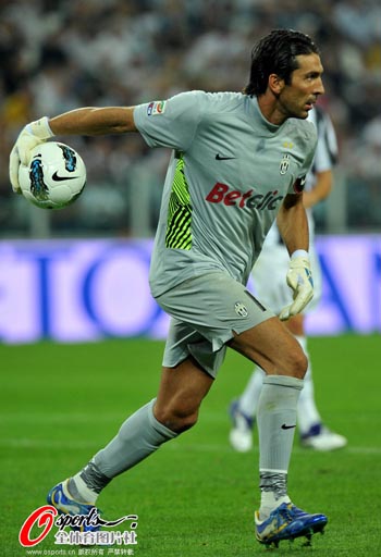 巴萨官方：12月10日对阵法兰克福的欧冠比赛将回归诺坎普举行（巴萨官宣：12月10日欧冠对阵法兰克福的比赛将在诺坎普进行）