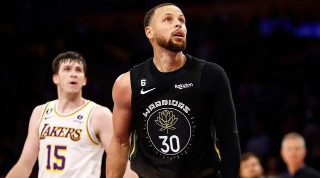 雷迪克：如果球队防守持续这么糟糕，范德彪会获得上场时间（雷迪克：球队防守若无起色，范德彪将获出场机会）