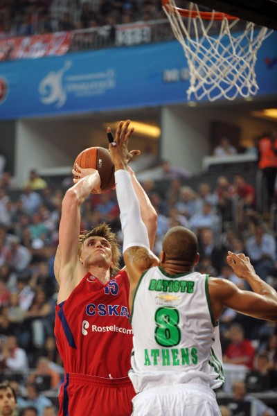 鲍威尔爆发，高诗岩关键三分制胜，山东男篮险胜北京（鲍威尔火力全开，高诗岩致胜三分，山东男篮险挫北京）