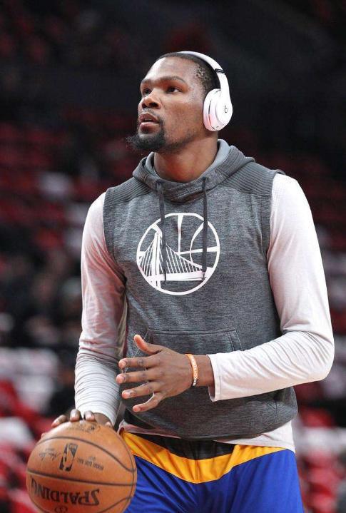 米切尔：以前拿到埃迪·库里转赠他人的球鞋 他不知道曾帮助过我（米切尔：曾获埃迪·库里转赠球鞋，他不知那次善举帮助了我）