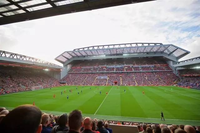 这球犯规吗？特雷·杨绝平不中&抗议公牛犯规，裁判拒绝回看（特雷·杨绝平未果怒指公牛犯规，裁判拒绝回看）