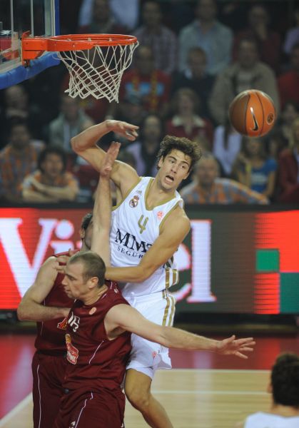 40+且8+三分场次：拉文仅逊库里&利拉德&哈登&克莱（单场40+分且至少8记三分次数榜：拉文仅次库里、利拉德、哈登、克莱）